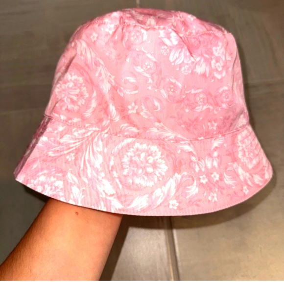 Versace NWT Pink Baroque Printed Bucket Hat